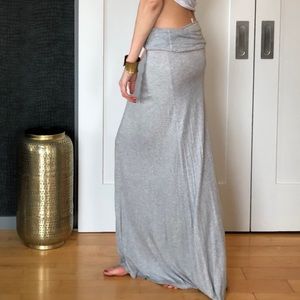Long grey jersey skirt for your next festival!